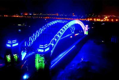 十號線橋披上彩色&ldquo;外衣&rdquo; 為汾河再添一道亮麗風景線